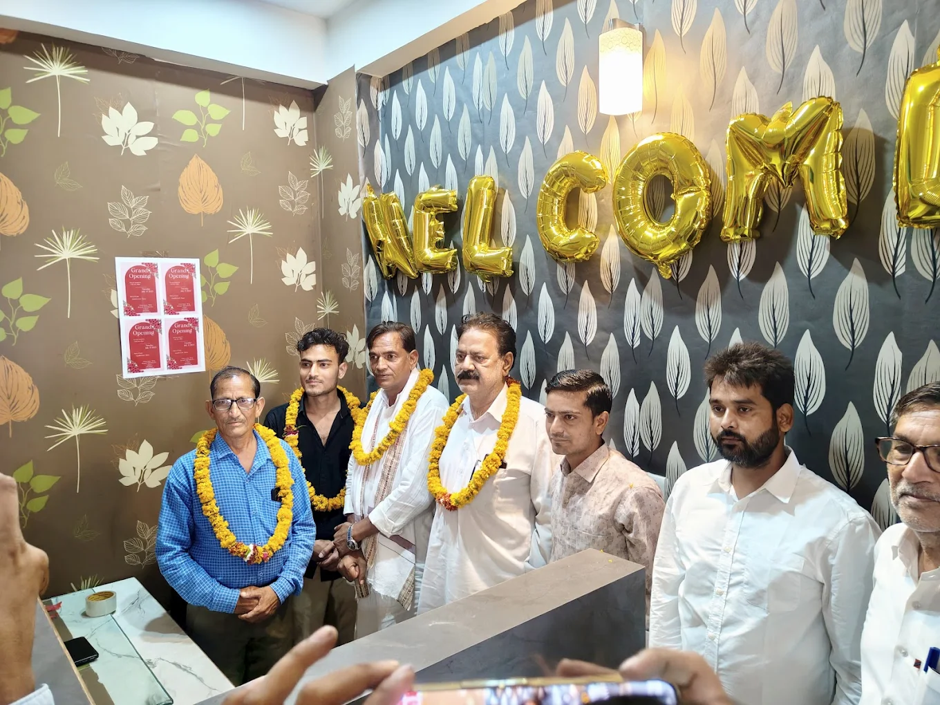 CAFE LOVE SHINE in Dausa