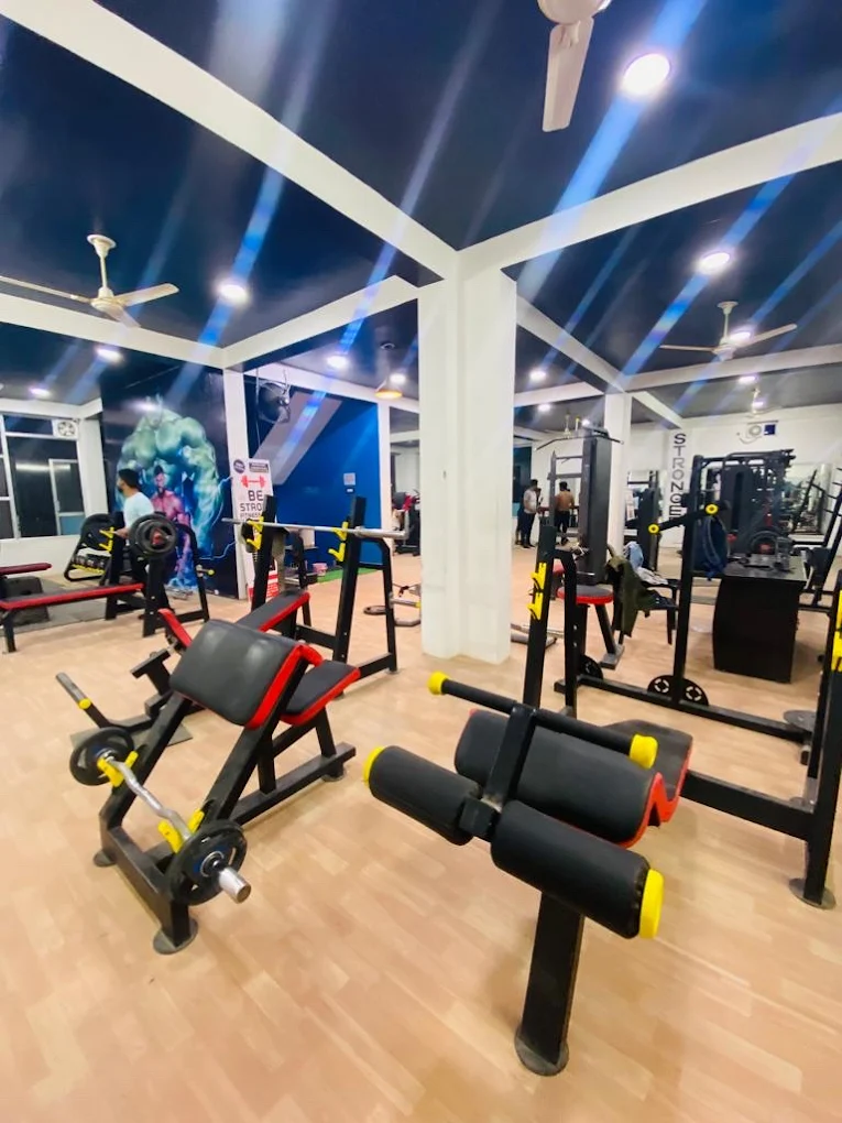 Be Strong Fitness Club logo